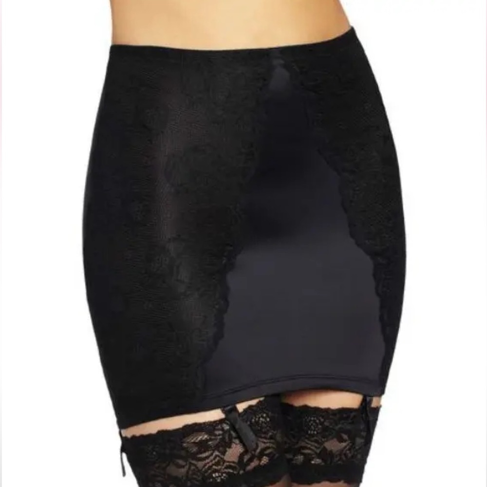 NWT Maidenform Flexees Firm Control Half Slip Shapewear